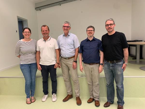 Quelle: Tobias Eckerter Gruppenbild bei dem Zusammenschluss der 11 Kirchengemeinden